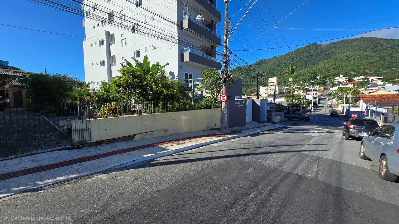 Terreno amplo, perfeito para construção de edifícios, em ótima localização no bairro Fazenda.