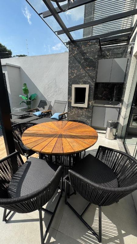 Casa mobiliada com 3 dormitórios, piscina e churrasqueira para venda, no bairro Fazenda em Itajaí-SC