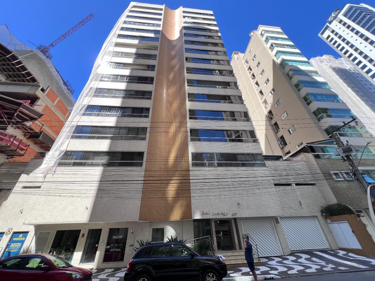 Apartamento mobiliado com 2 suítes e churrasqueira para venda em Balneário Camboriú-SC