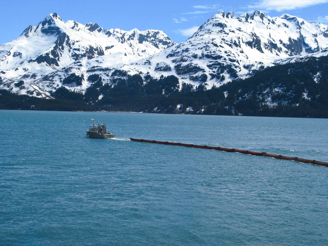The first step in responding to oil spills is to try to ring the oil with floating booms. The first step in responding to oil spills is to try to ring the oil with floating booms.