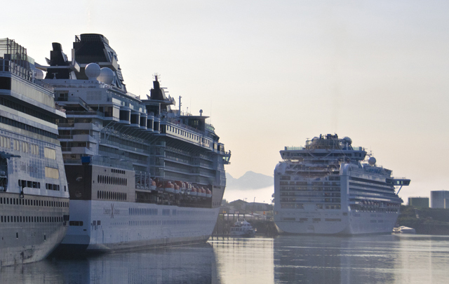 Juneau-cruise-ships-three-small