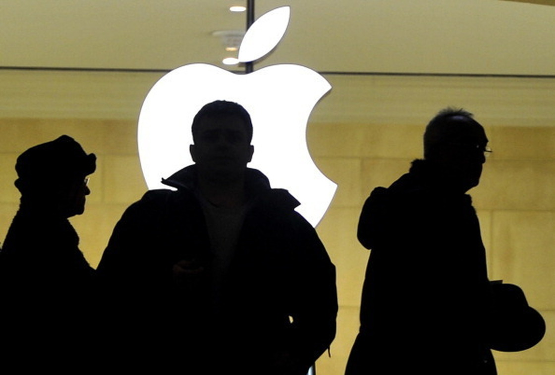 apple People walk past the Apple logo at the Apple Store at Grand Central Terminal in New York. Timothy A. Clary /AFP/Getty Images