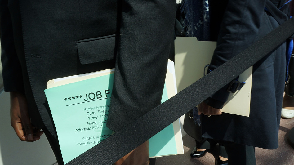 Waiting for work: Job seekers lined up last month at the 25th Annual CUNY big Apple Job and Internship Fair in Manhattan. Spencer Platt/Getty Images Waiting for work: Job seekers lined up last month at the 25th Annual CUNY big Apple Job and Internship Fair in Manhattan. Spencer Platt/Getty Images