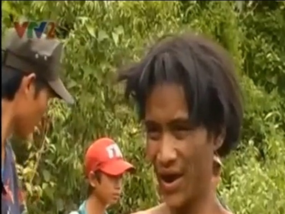 Ho Van Lang, found in the jungle of central Vietnam 40 years after he and his father fled the war. VTV2 Ho Van Lang, found in the jungle of central Vietnam 40 years after he and his father fled the war. VTV2
