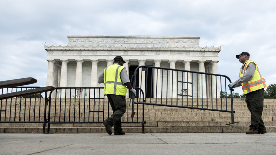 Members of the U.S. Park Service place barricades around the Lincoln Memorial on Tuesday in Washington, D.C. A partial shutdown of the federal government has led to the closing of national parks. Brendan Smialowski/AFP/Getty Images Members of the U.S. Park Service place barricades around the Lincoln Memorial on Tuesday in Washington, D.C. A partial shutdown of the federal government has led to the closing of national parks. Brendan Smialowski/AFP/Getty Images