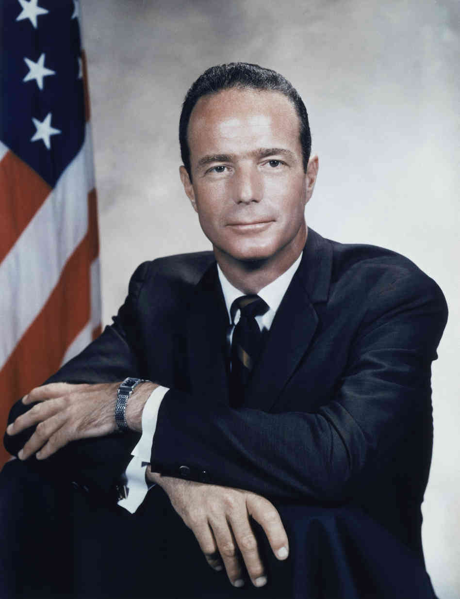 American astronaut Malcolm Scott Carpenter, the fourth American astronaut in space and the second to orbit Earth, died Thursday at the age of 88. American astronaut Malcolm Scott Carpenter, the fourth American astronaut in space and the second to orbit Earth, died Thursday at the age of 88.