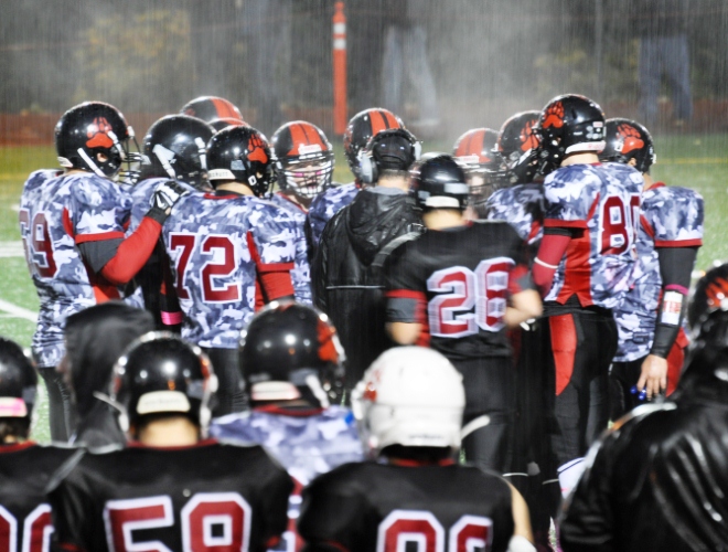 Rainy huddle2