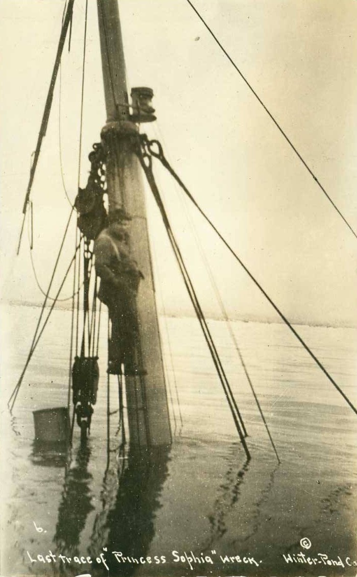 The_sinking_of_the_Princess_Sophia_7_Last_traces_of_the_Princess_Sophia_wreck Mast of Princess Sophia