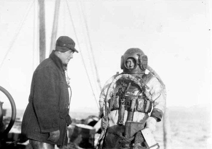 The_sinking_of_the_Princess_Sophia_8br_Diver_in_helmet_and_diving_suit_preparing_to_decend_to_the_Princess_Sophia Diver