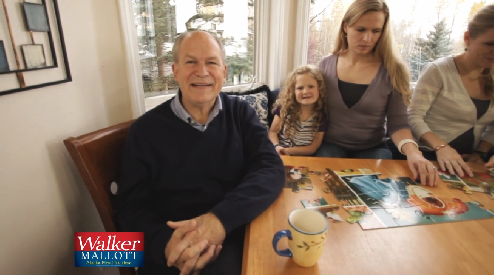Screen shot of independent gubernatorial candidate Bill Walker's Spanish-language ad.
