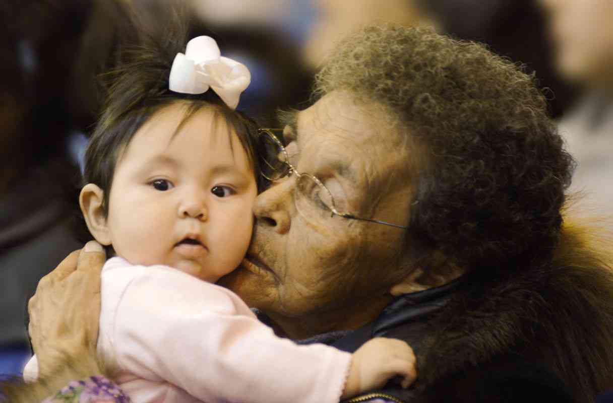 “Genuine kunik” from 2007 Nalukataq dance in Barrow. ( Creative Commons photo by Floyd Davidson)