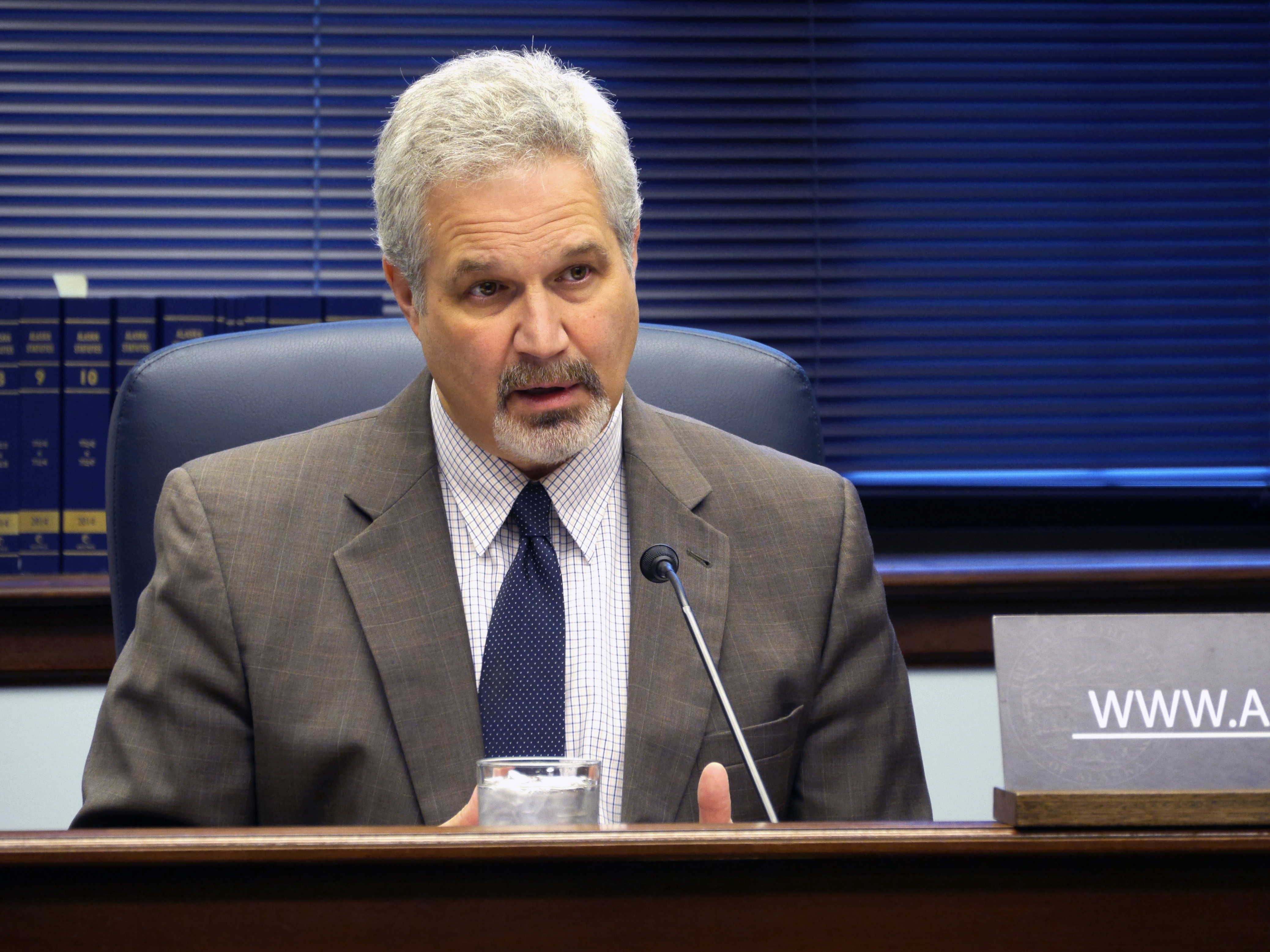 Legislature eyes limit on state government spending