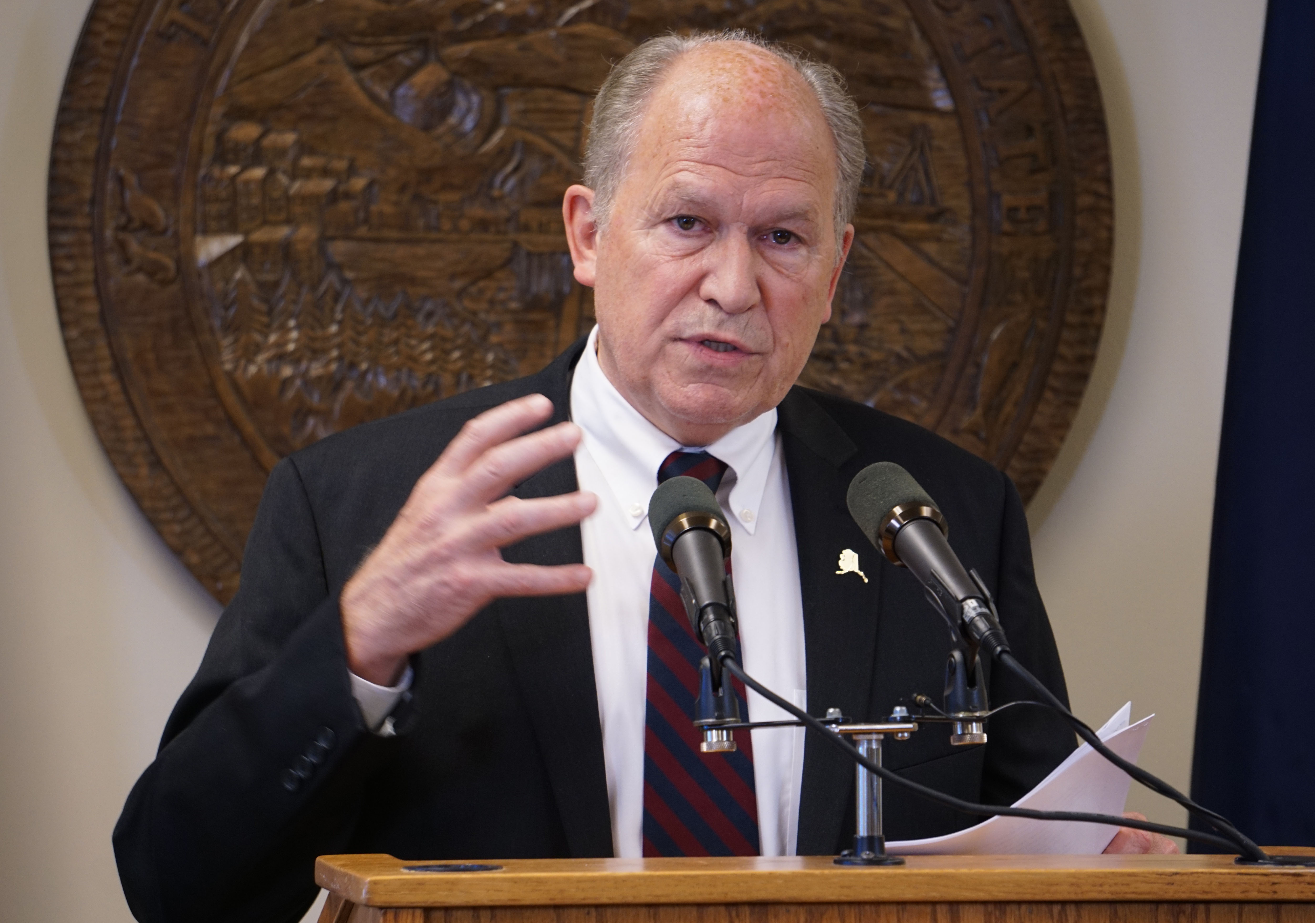 Walker pauses bond sale to pay for public worker pensions