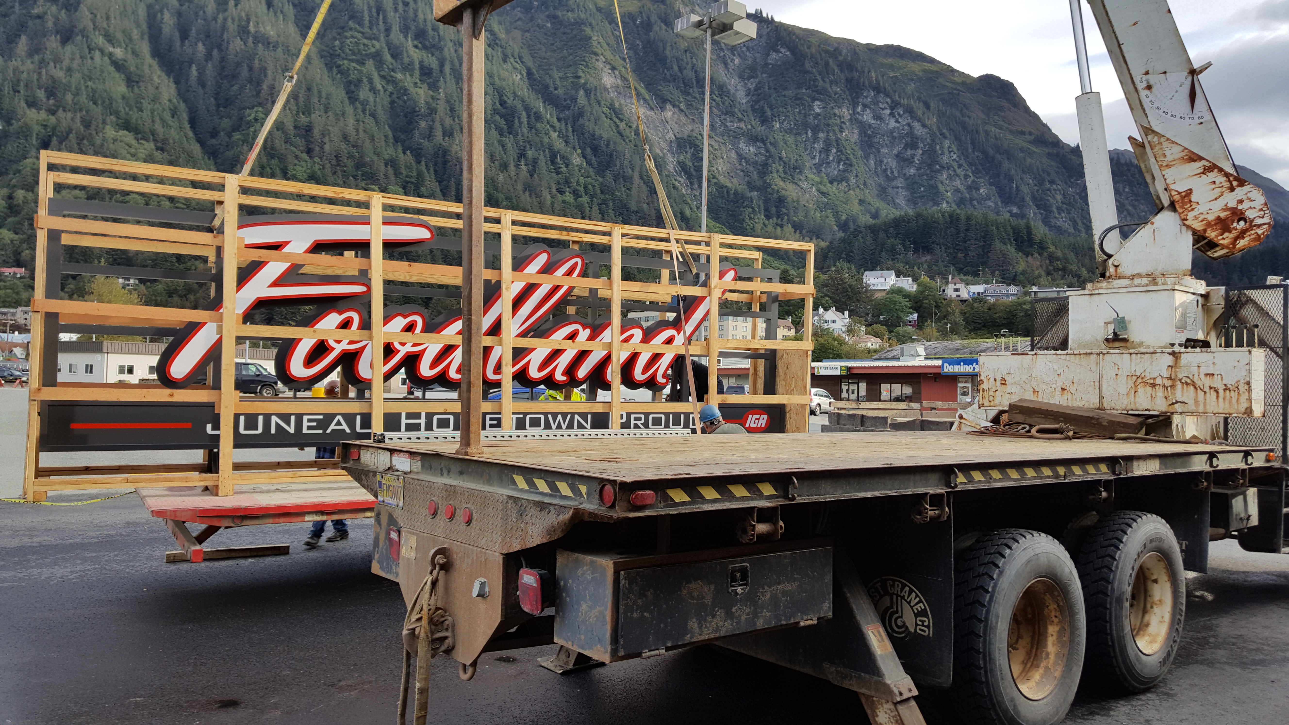 Foodland IGA receives new sign to complement remodel