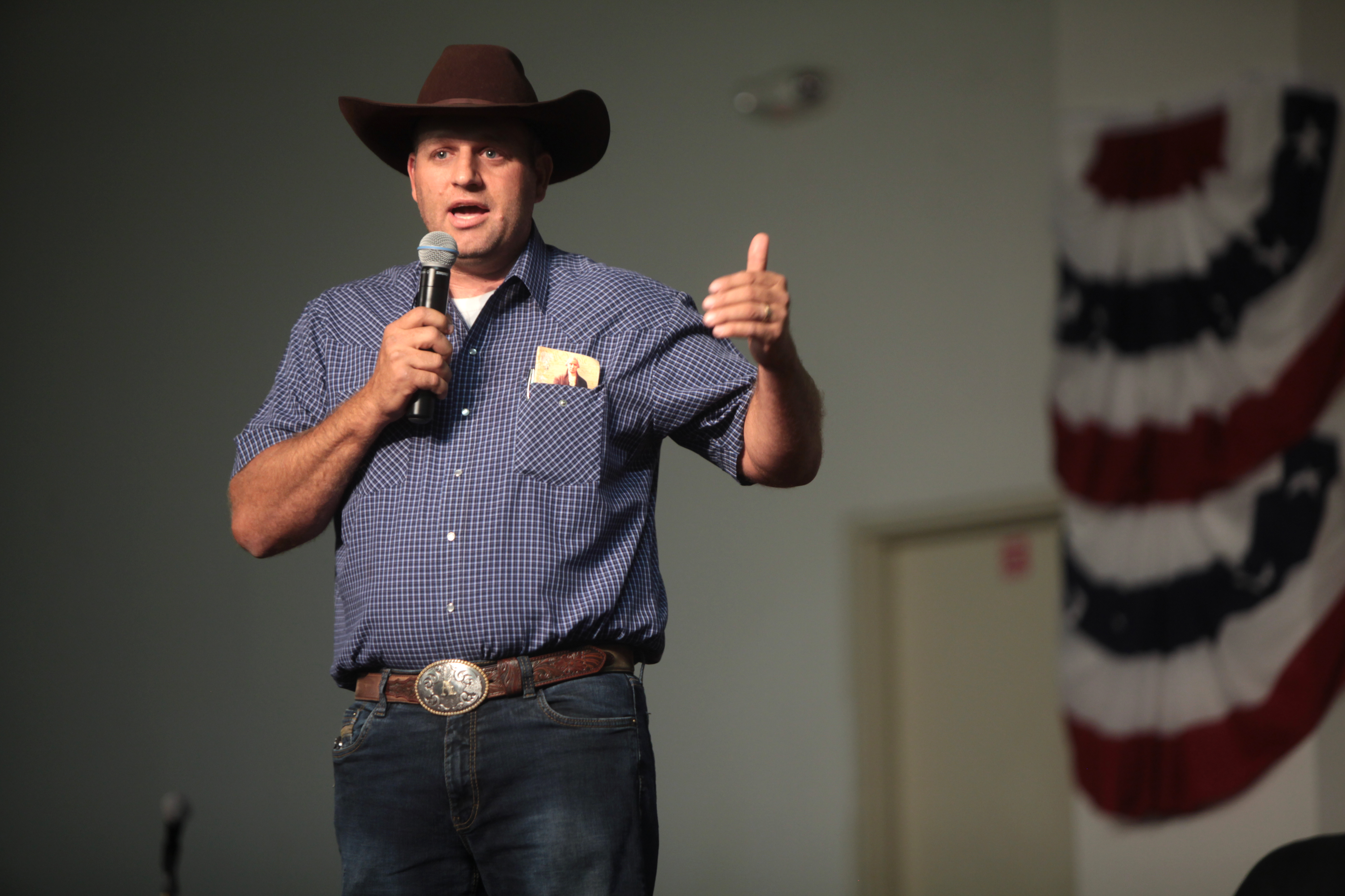 Marshals tackle Oregon standoff lawyer in court after not guilty verdict