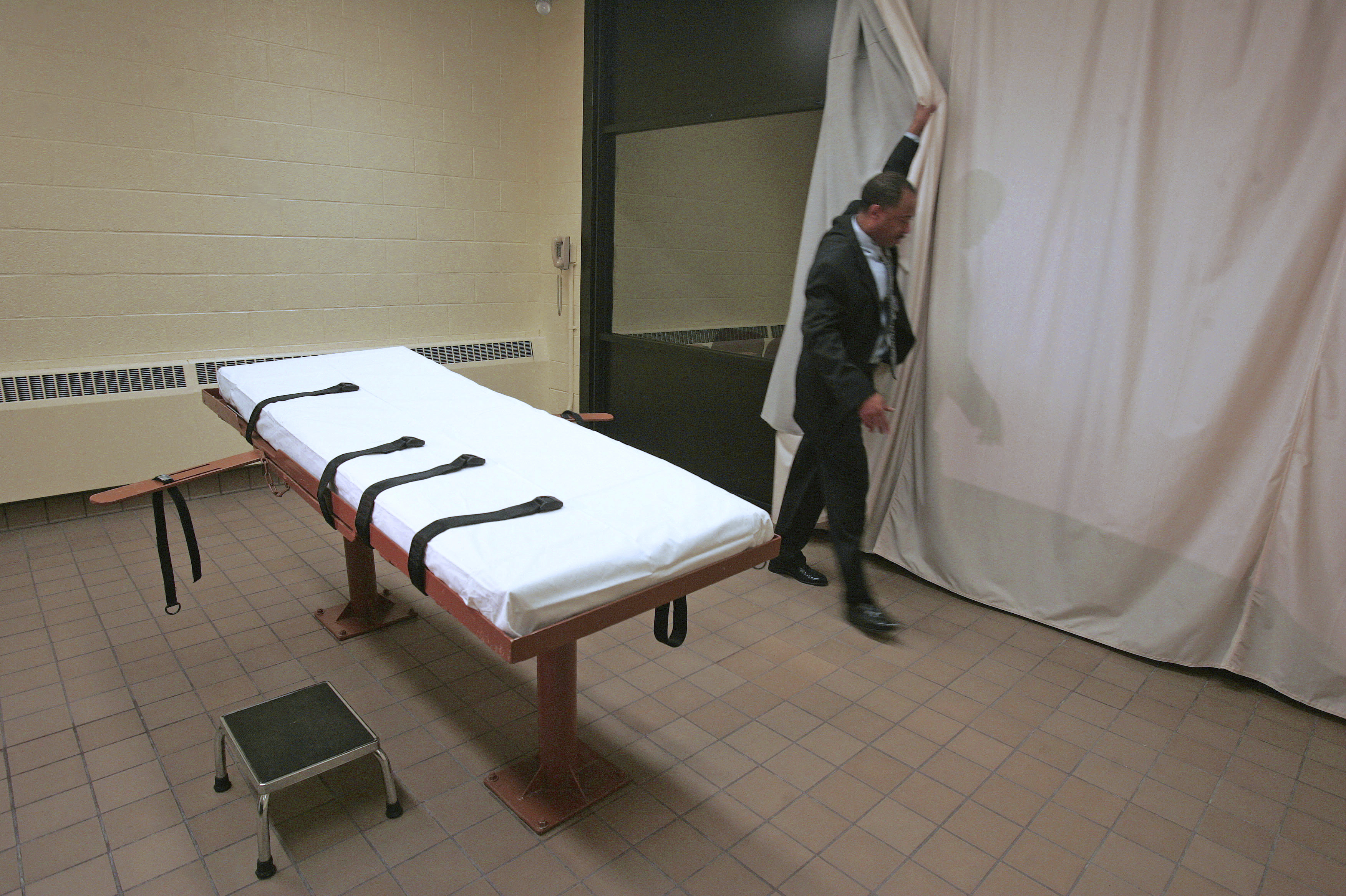 Using New Drug Cocktail, Ohio Seeks To Resume Death Penalty