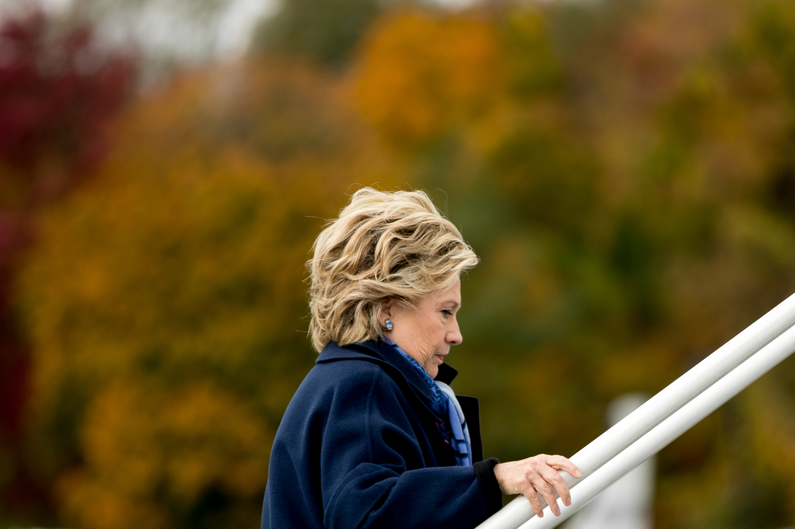 Anthony Weiner investigation leads FBI back to Clinton email server case