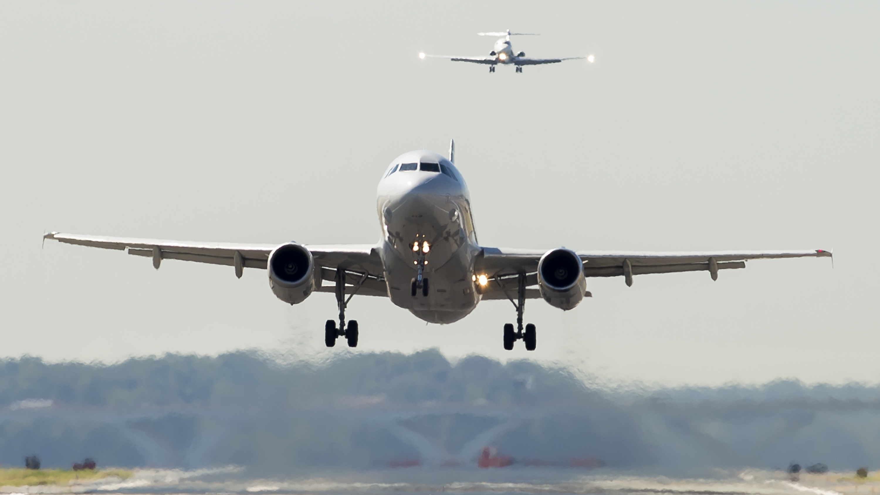 New rules would require airlines to refund baggage fees for delayed luggage