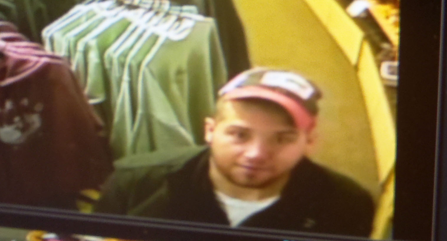 Police searching for man who stole 2 rifles at airport