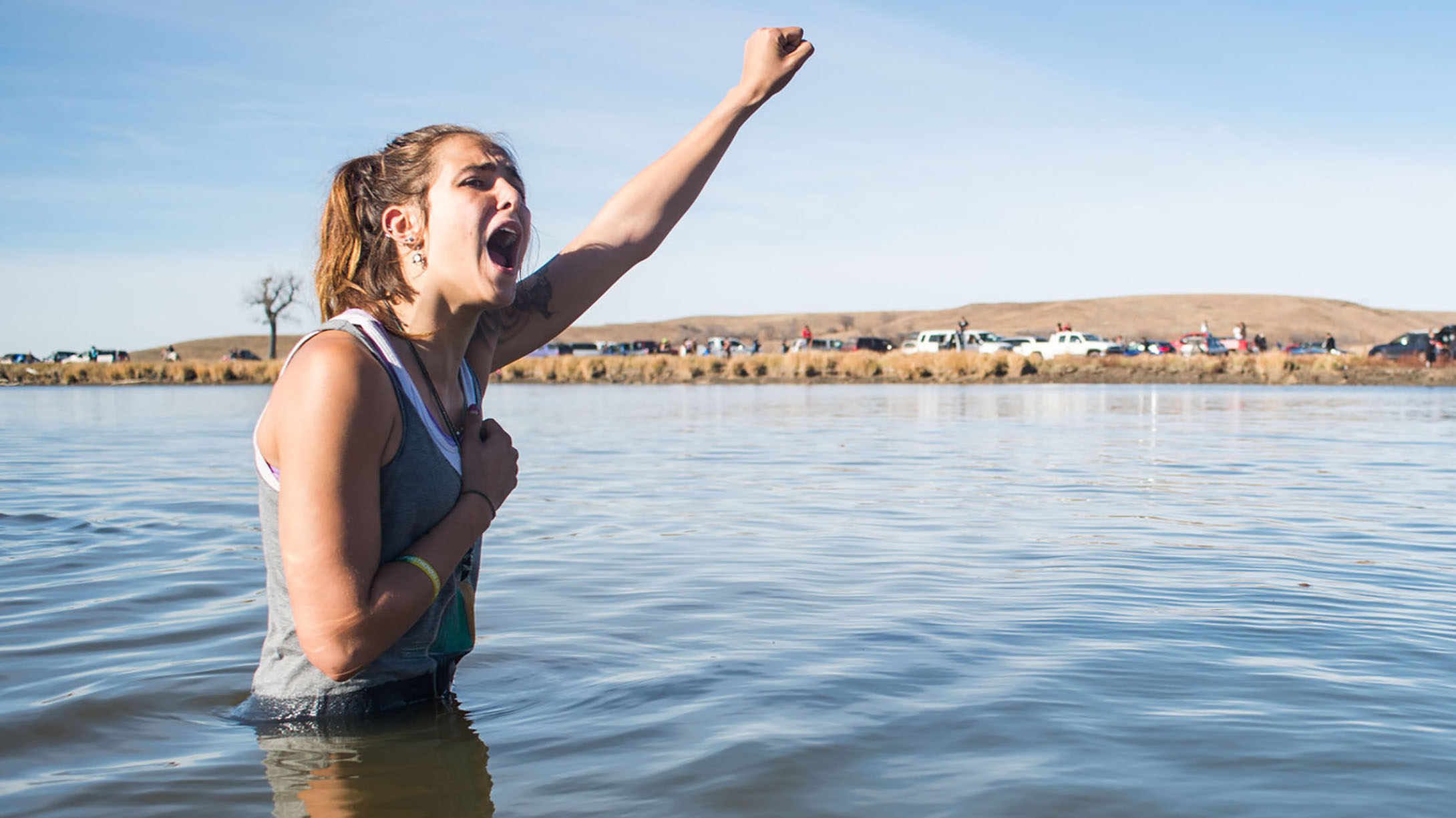 Protesters, police still clashing over disputed North Dakota pipeline