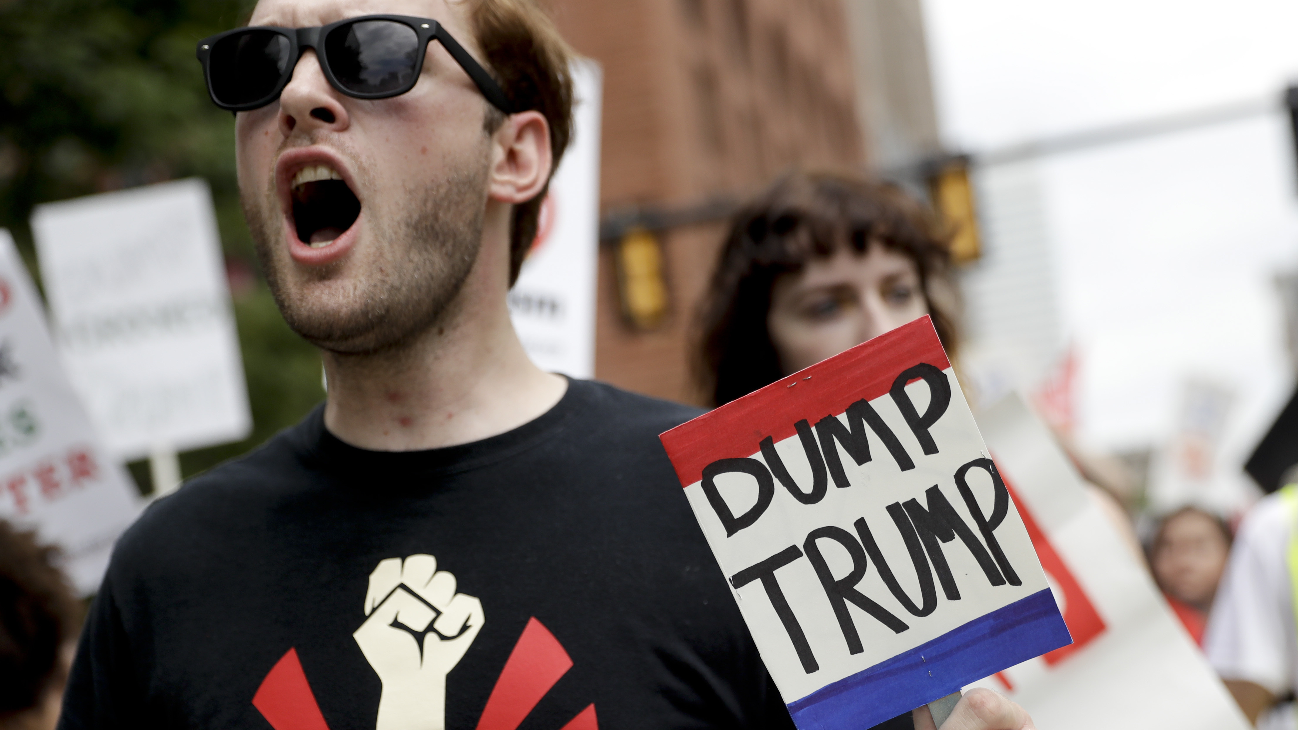 Trump faces a more skeptical public than any incoming president since 1989
