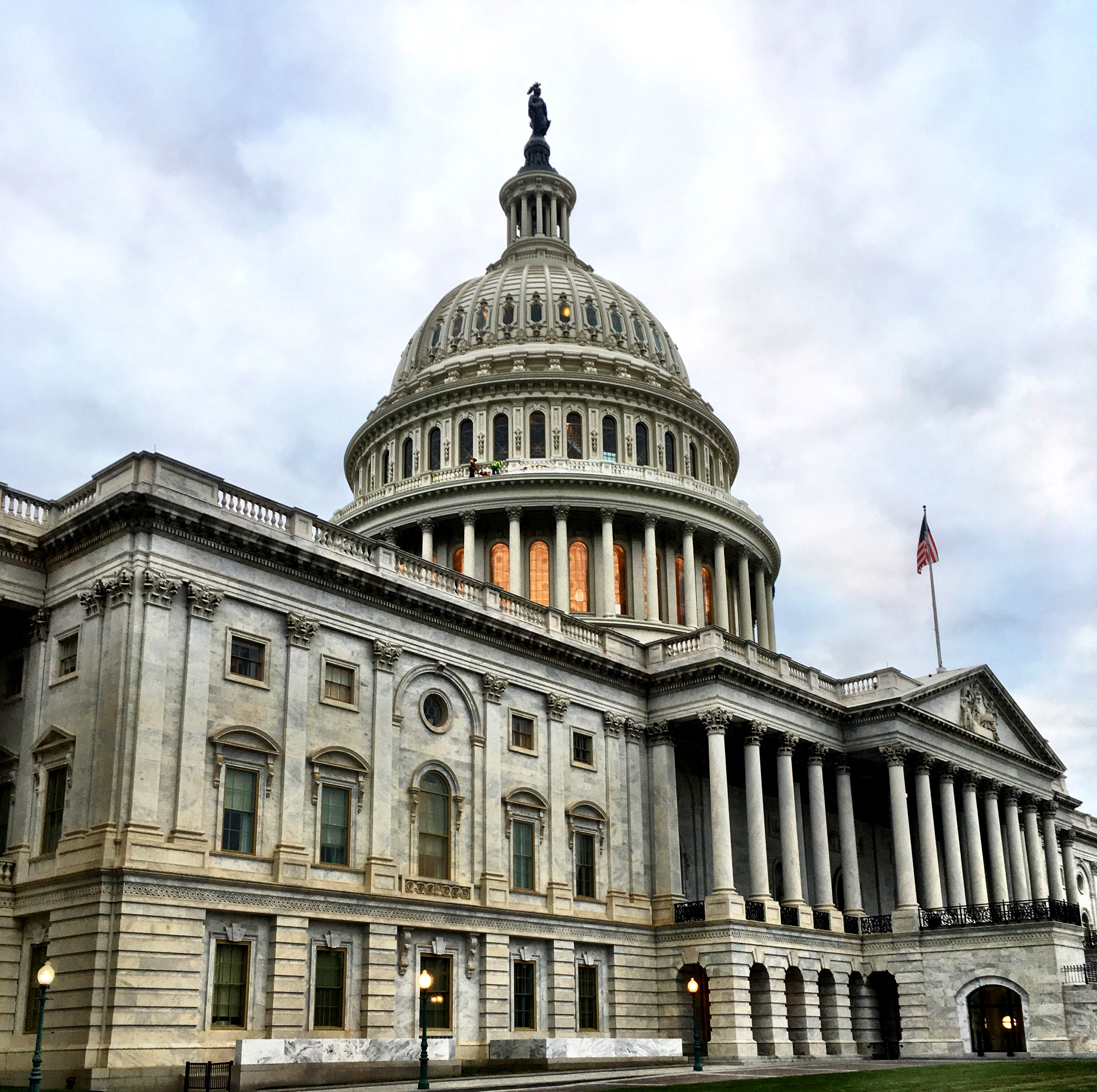 Alaska congressional delegation avoids criticizing refugee ban