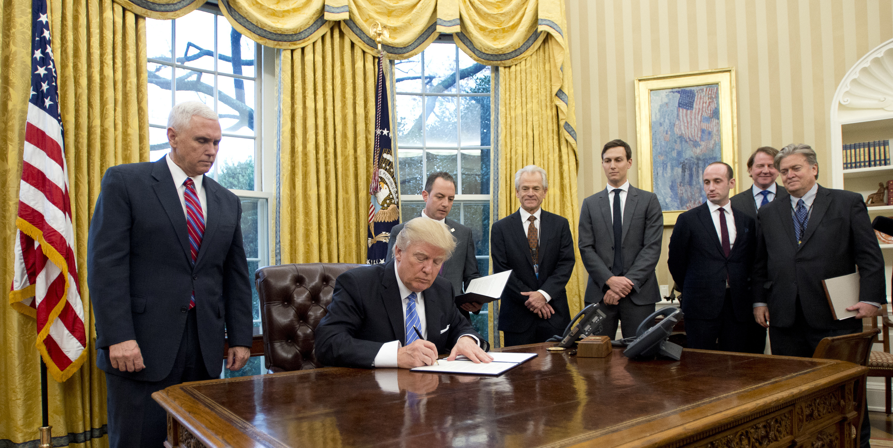 Trump signs 3 executive orders, including withdrawal from Pacific trade deal