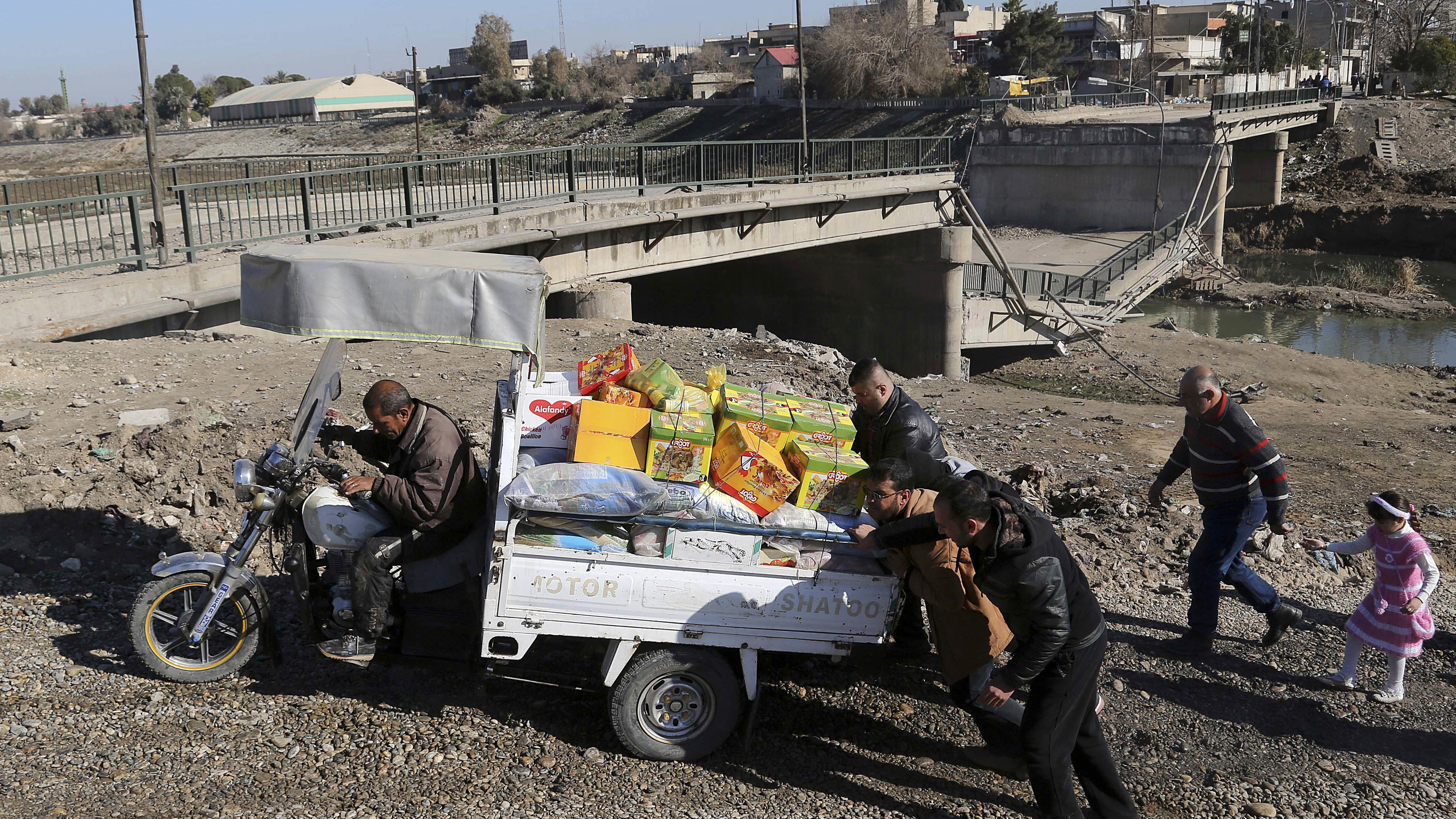 Iraqi Troops Edge Deeper Into Mosul — With Caution