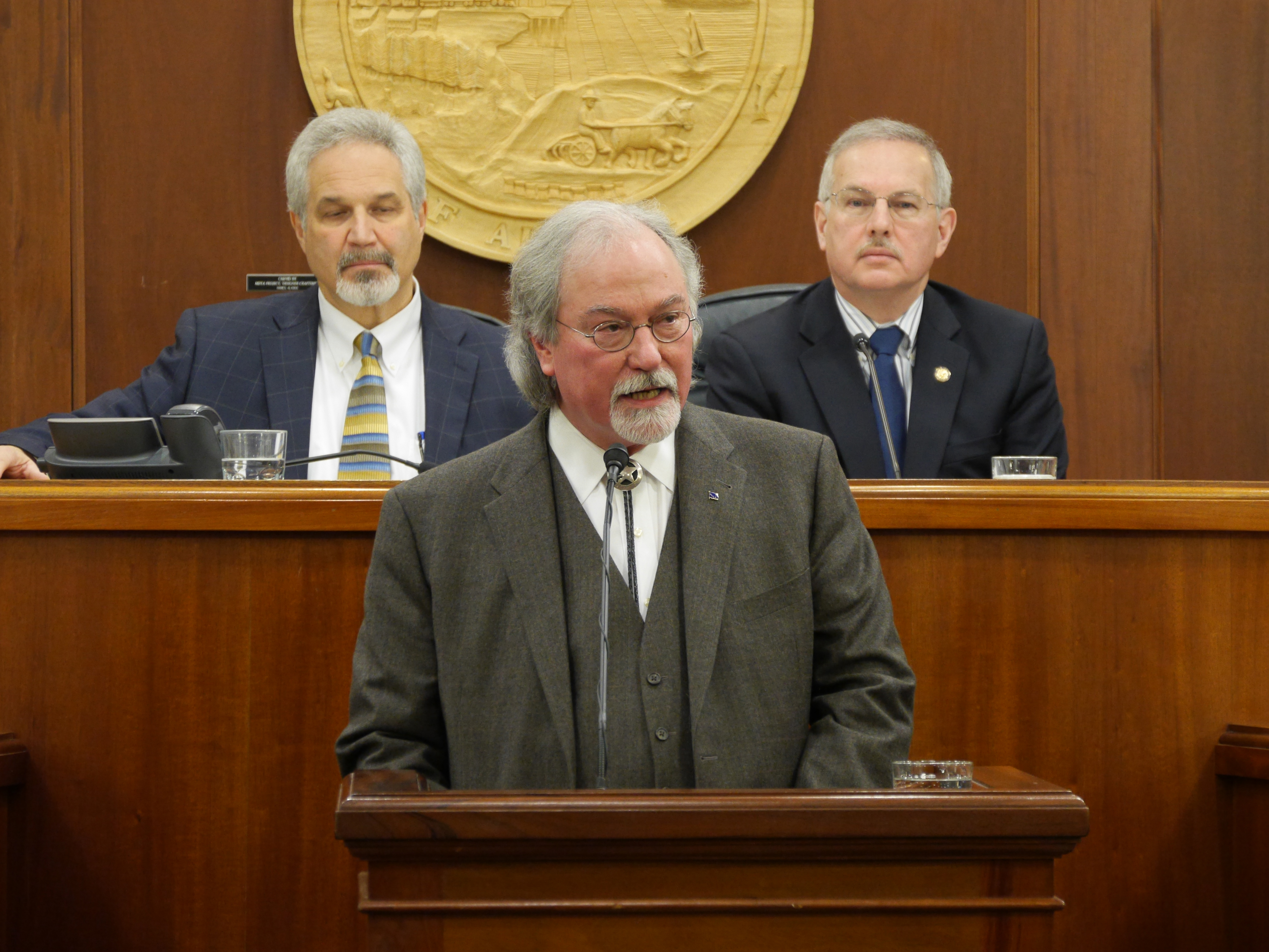 Chief justice urges lawmakers to collaborate and compromise