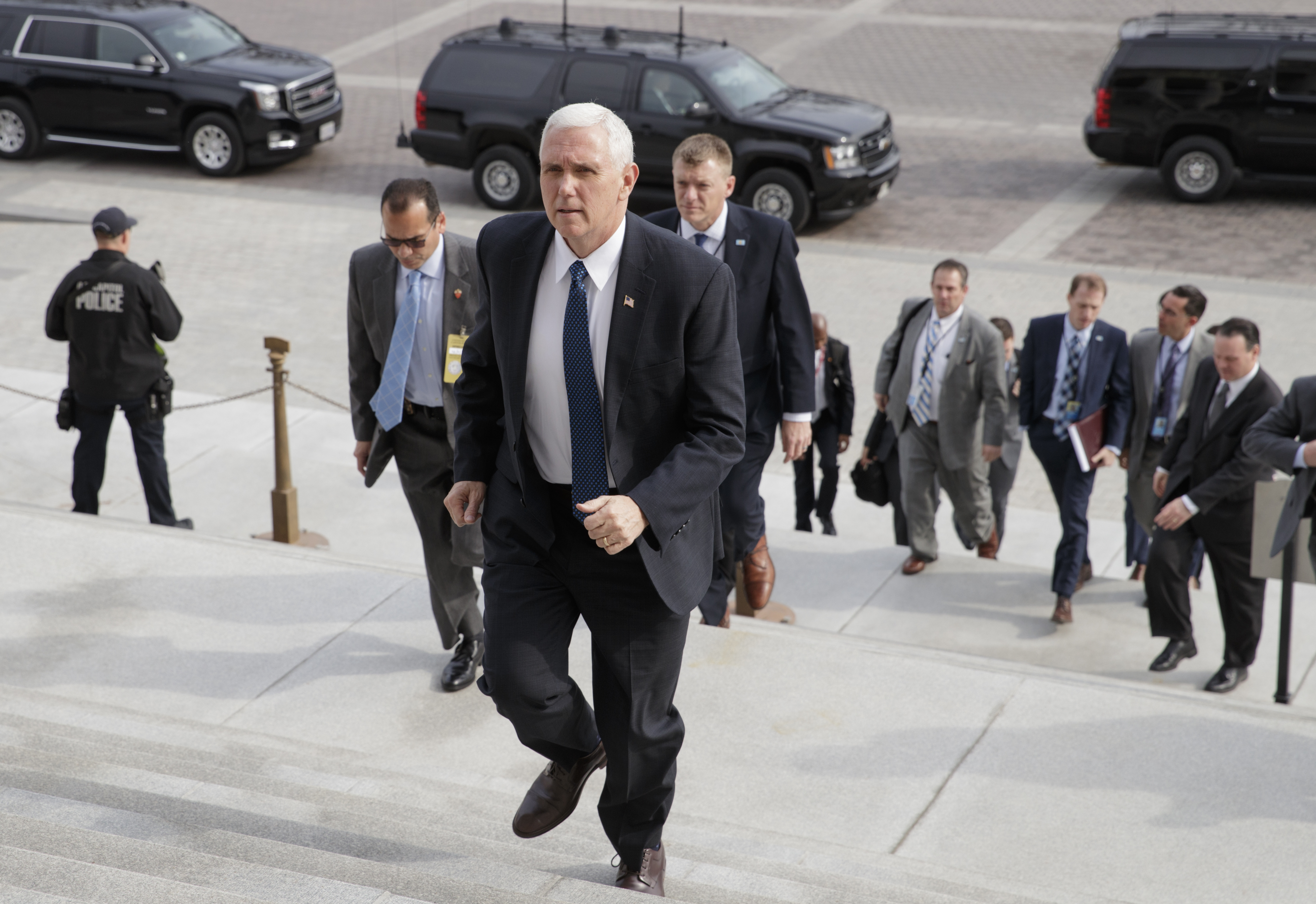 Pence becomes first VP to break Senate tie over Cabinet nomination