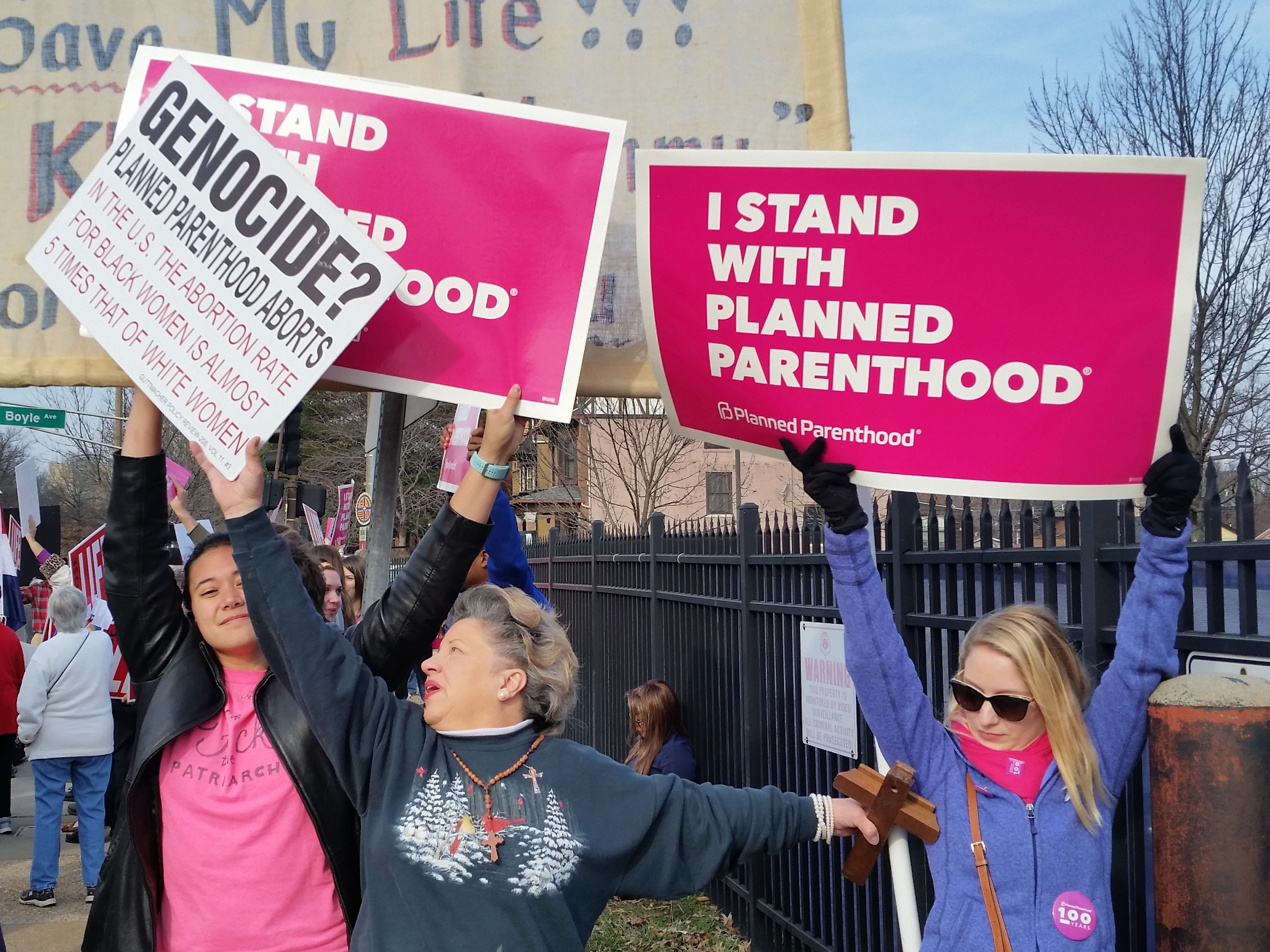 Protests against Planned Parenthood rouse dueling rallies nationwide