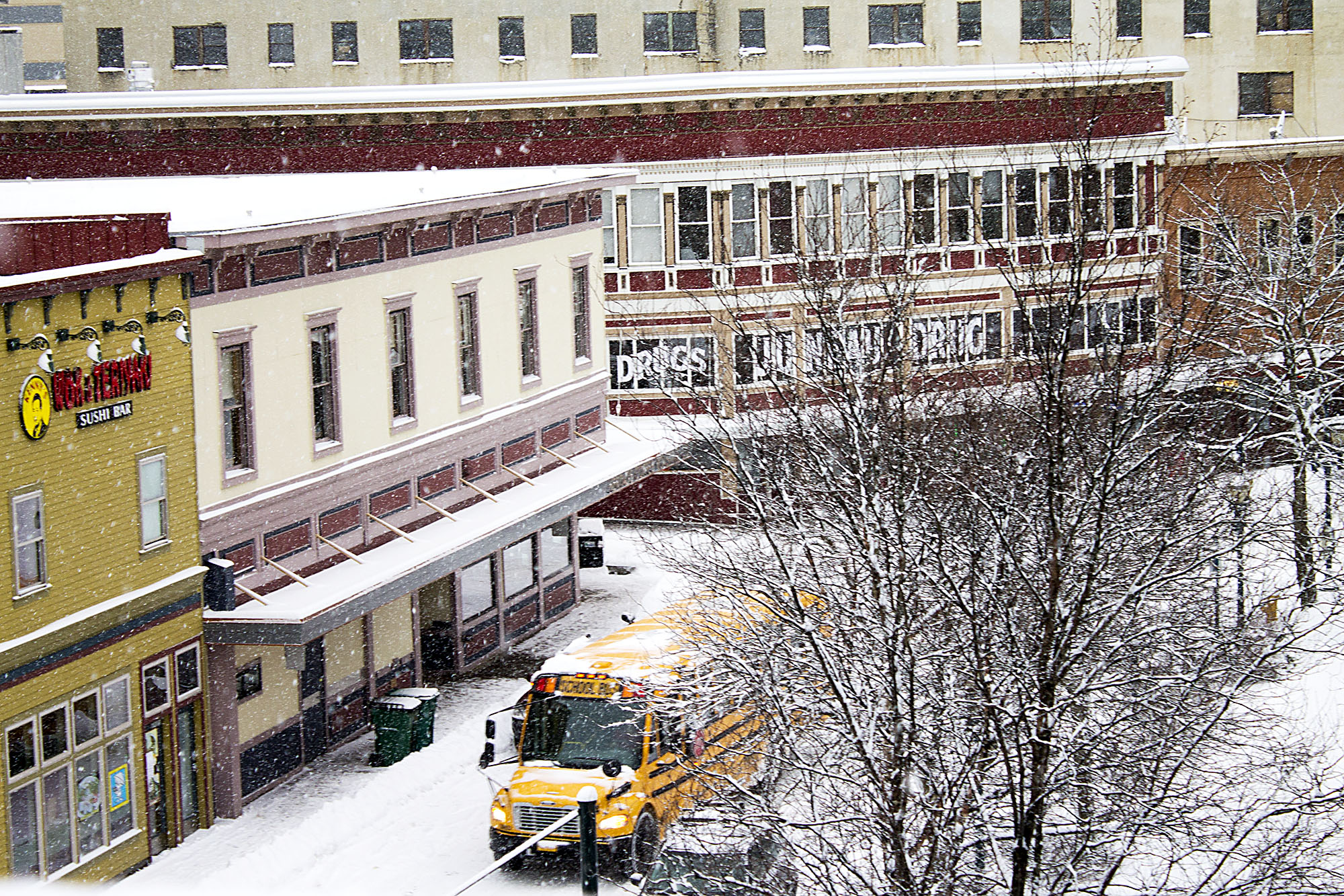 School buses stuck in snow, district pushes on despite parents’ disaproval