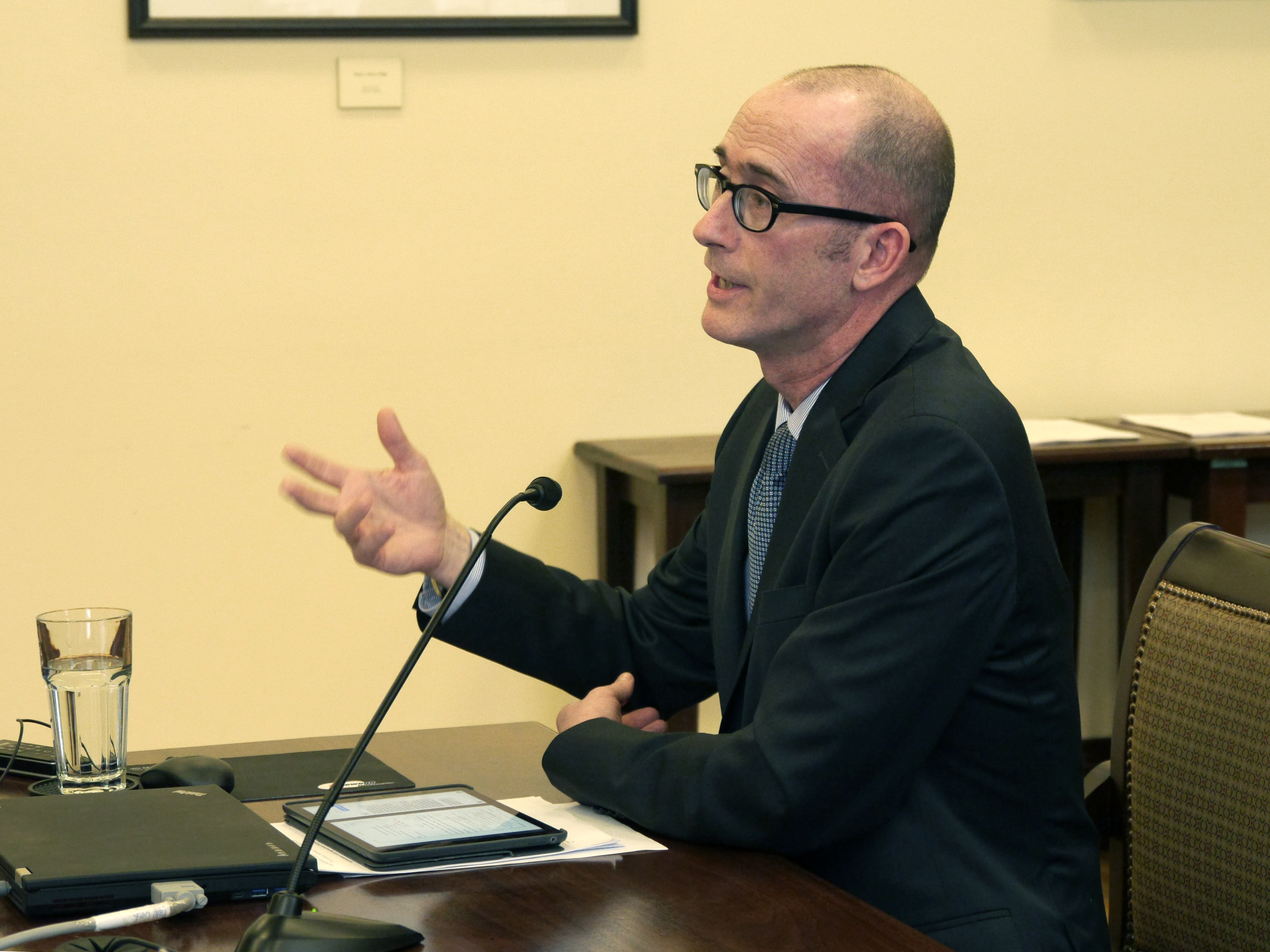 Alaska lawmakers seek balance between public outcry over crime and national evidence