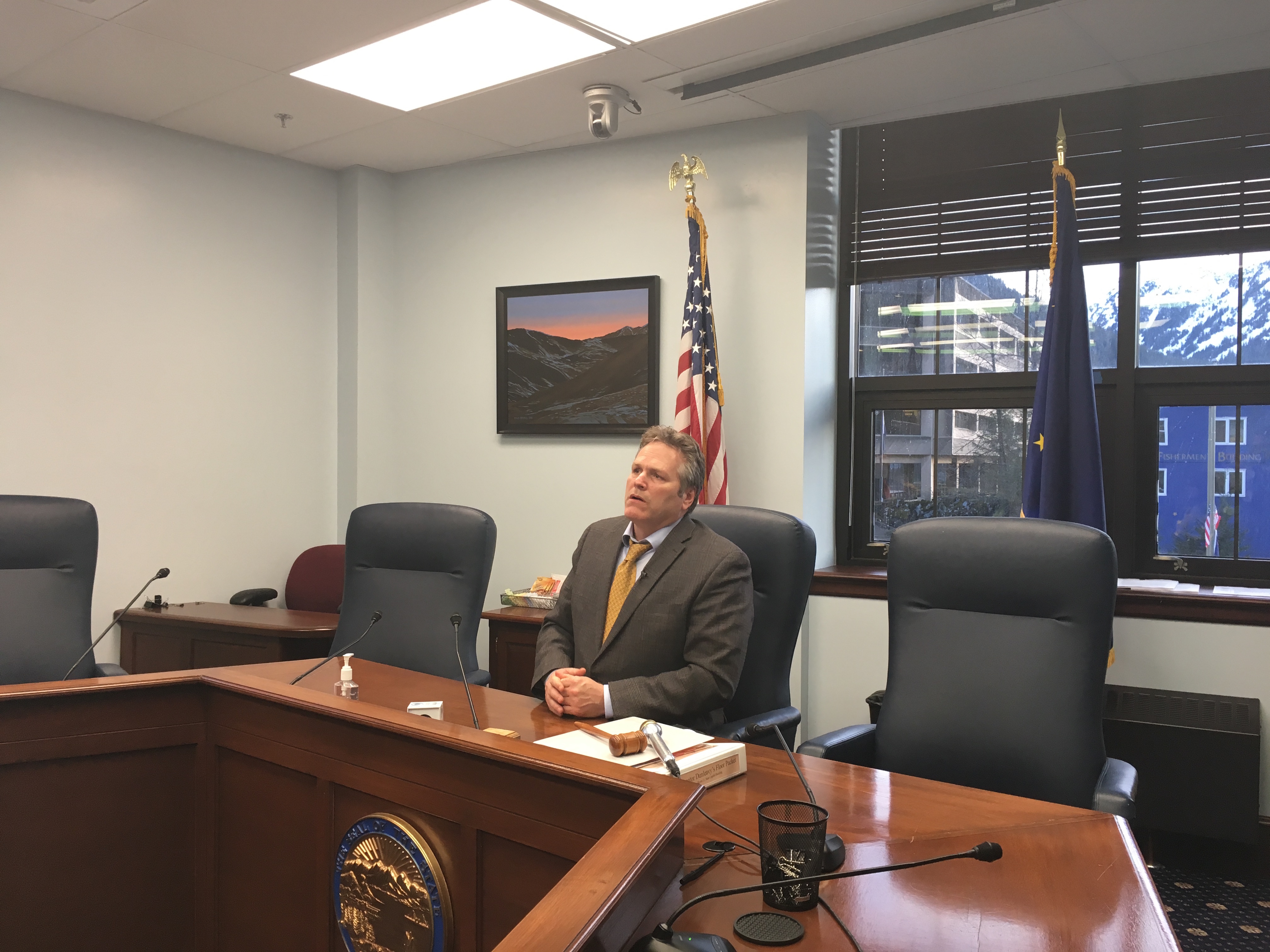 Dunleavy leaves Senate majority before voting against budget