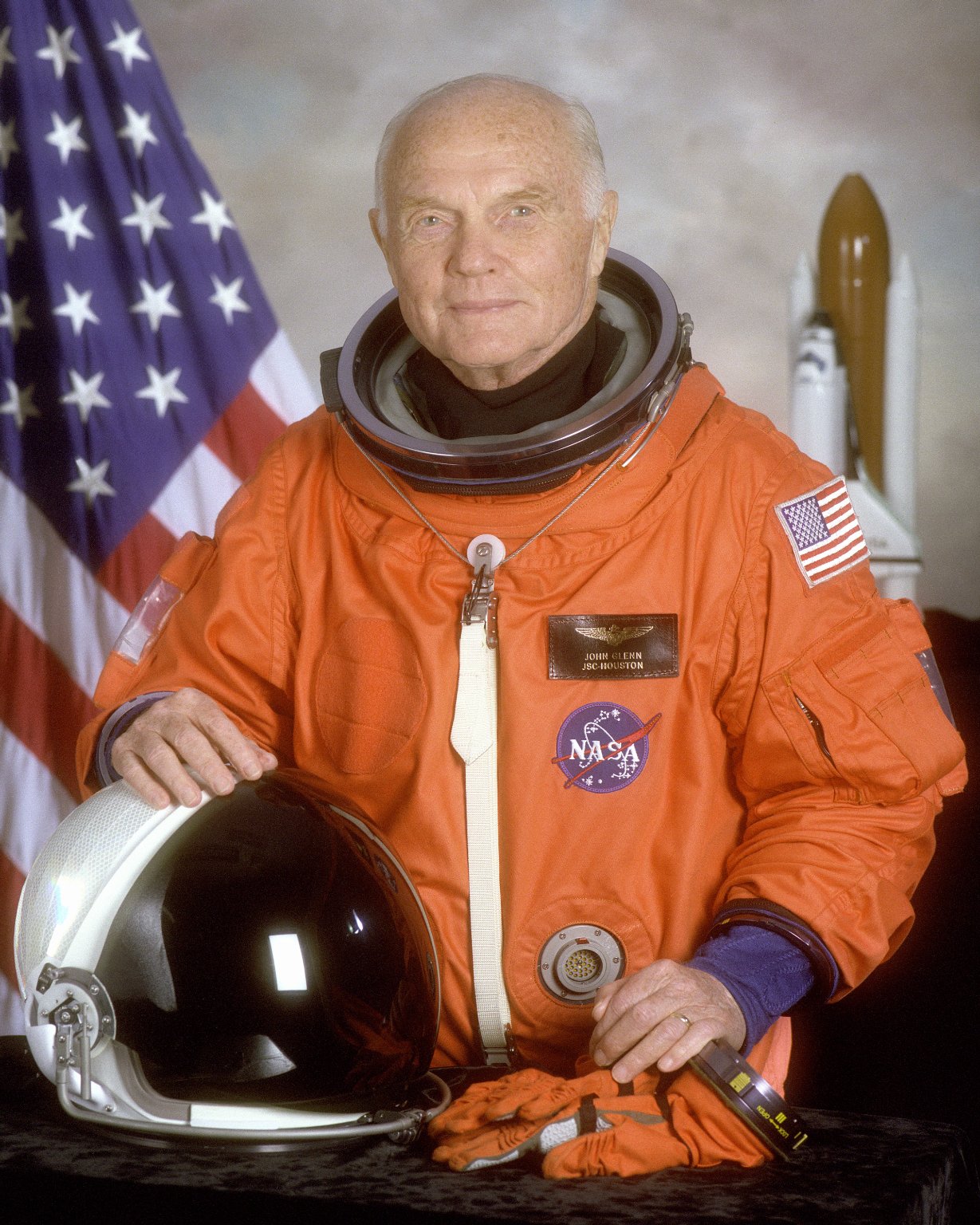 Military mortuary employee allegedly offered peek at John Glenn’s remains