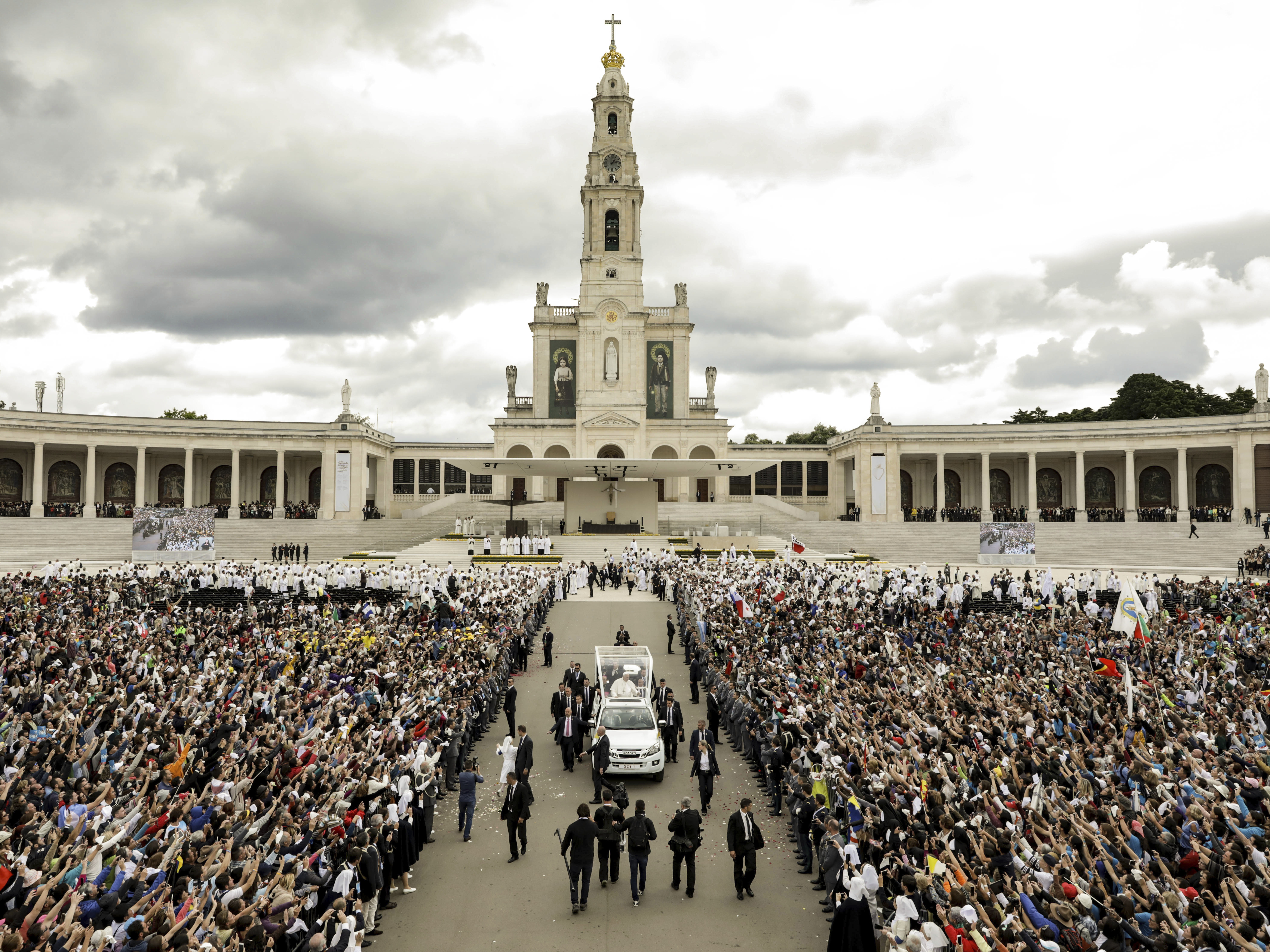 Pope Francis announces two new saints on 100-year anniversary of their vision