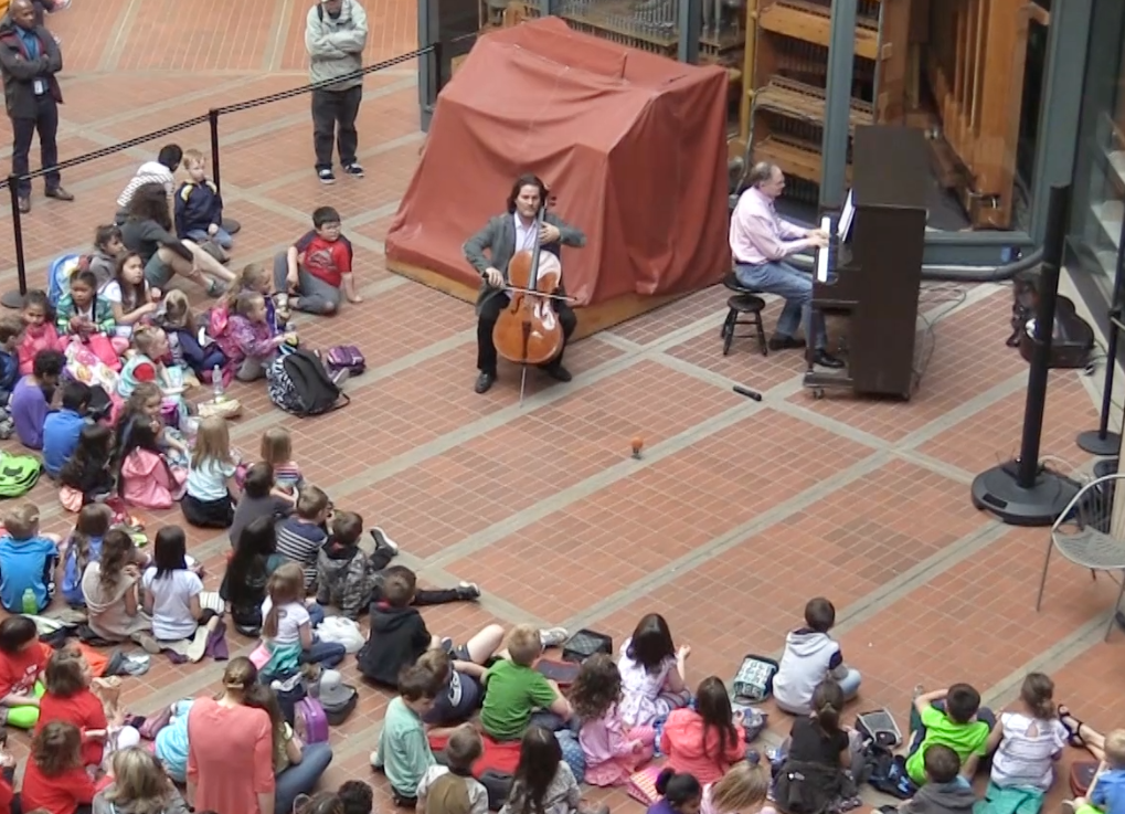 Video: ‘Flight of the Bumblebee’ in the State Office Building