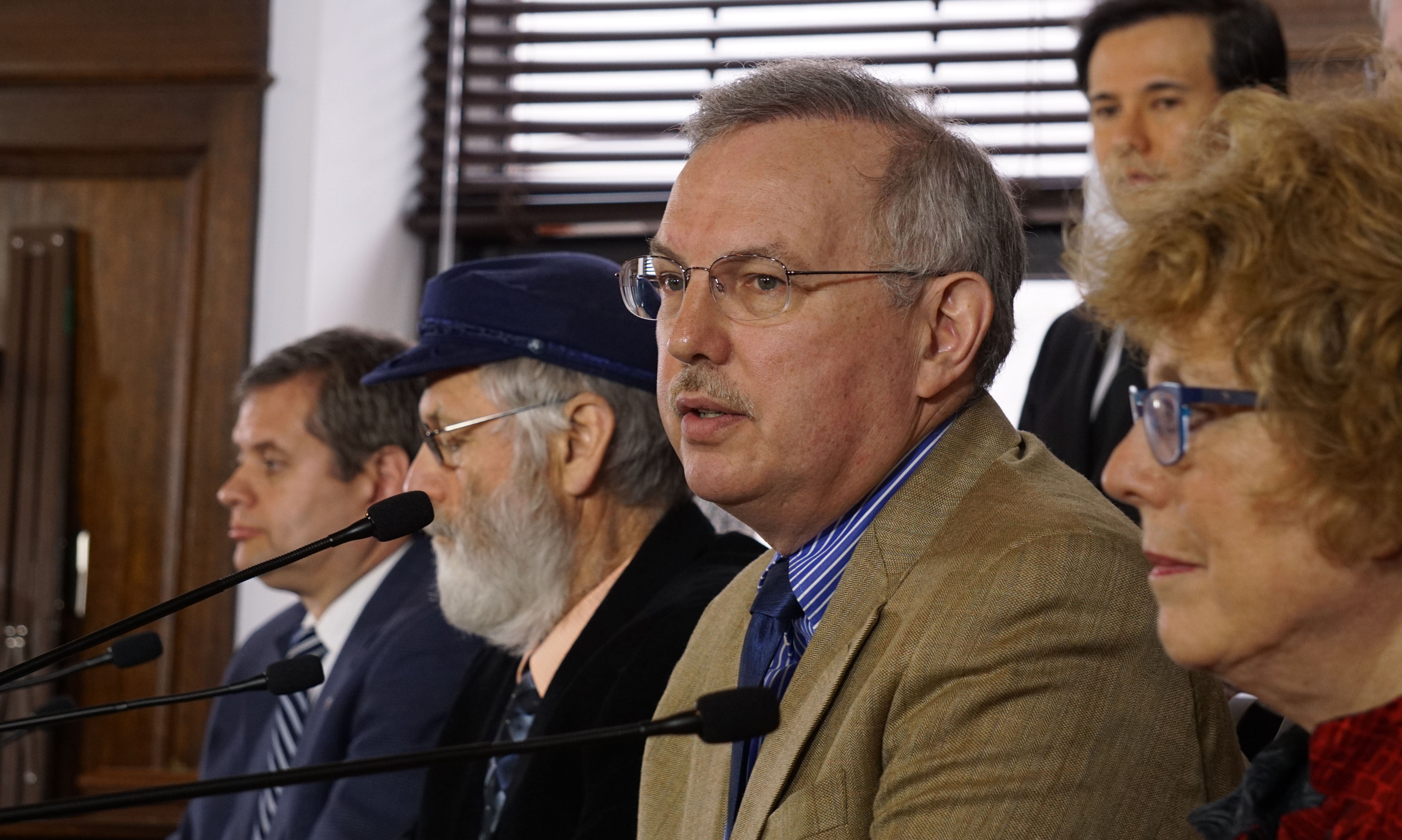 Governor calls lawmakers for 2nd special session after House budget gambit fails