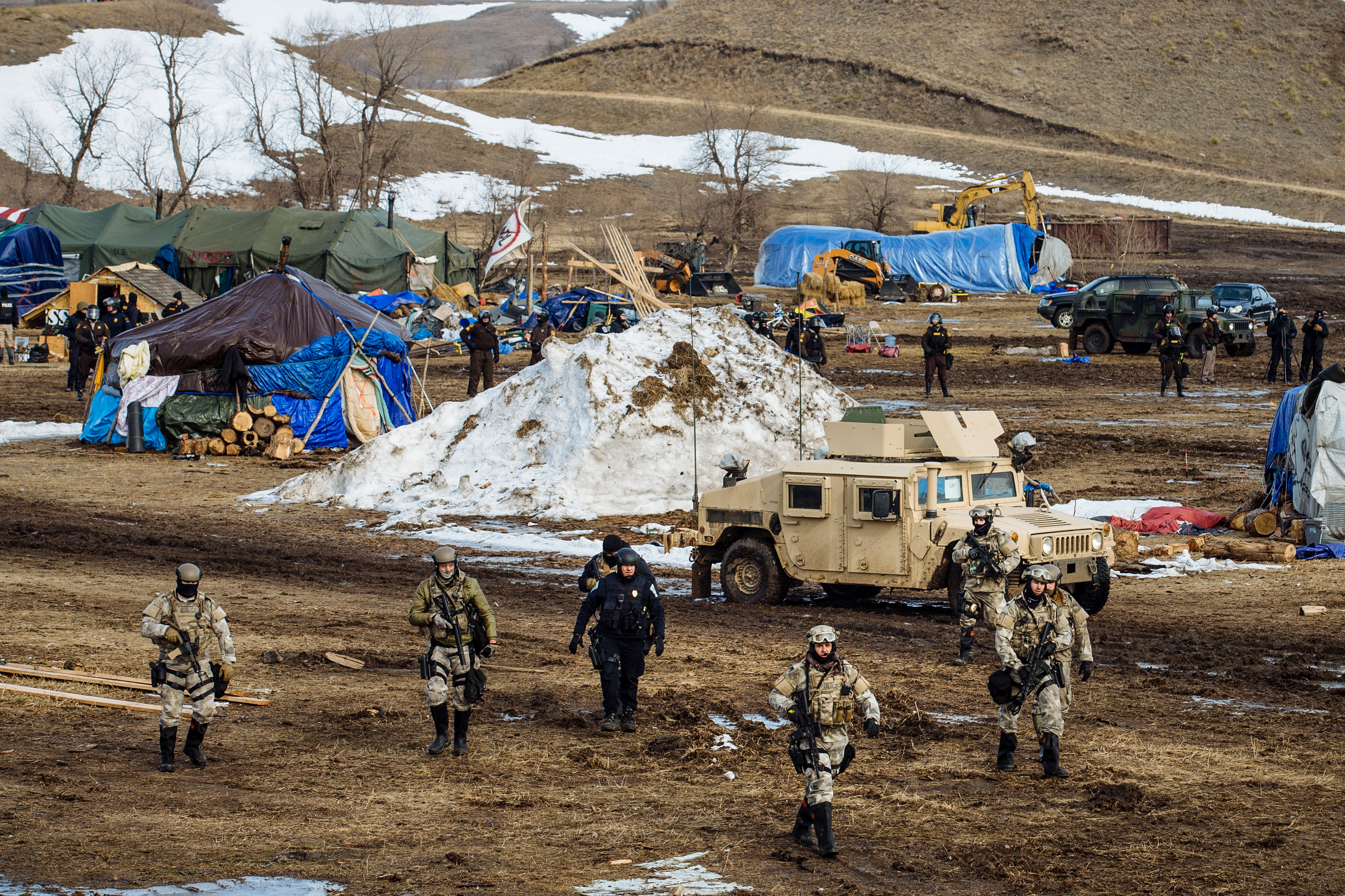 Crude oil begins to flow through controversial Dakota Access Pipeline