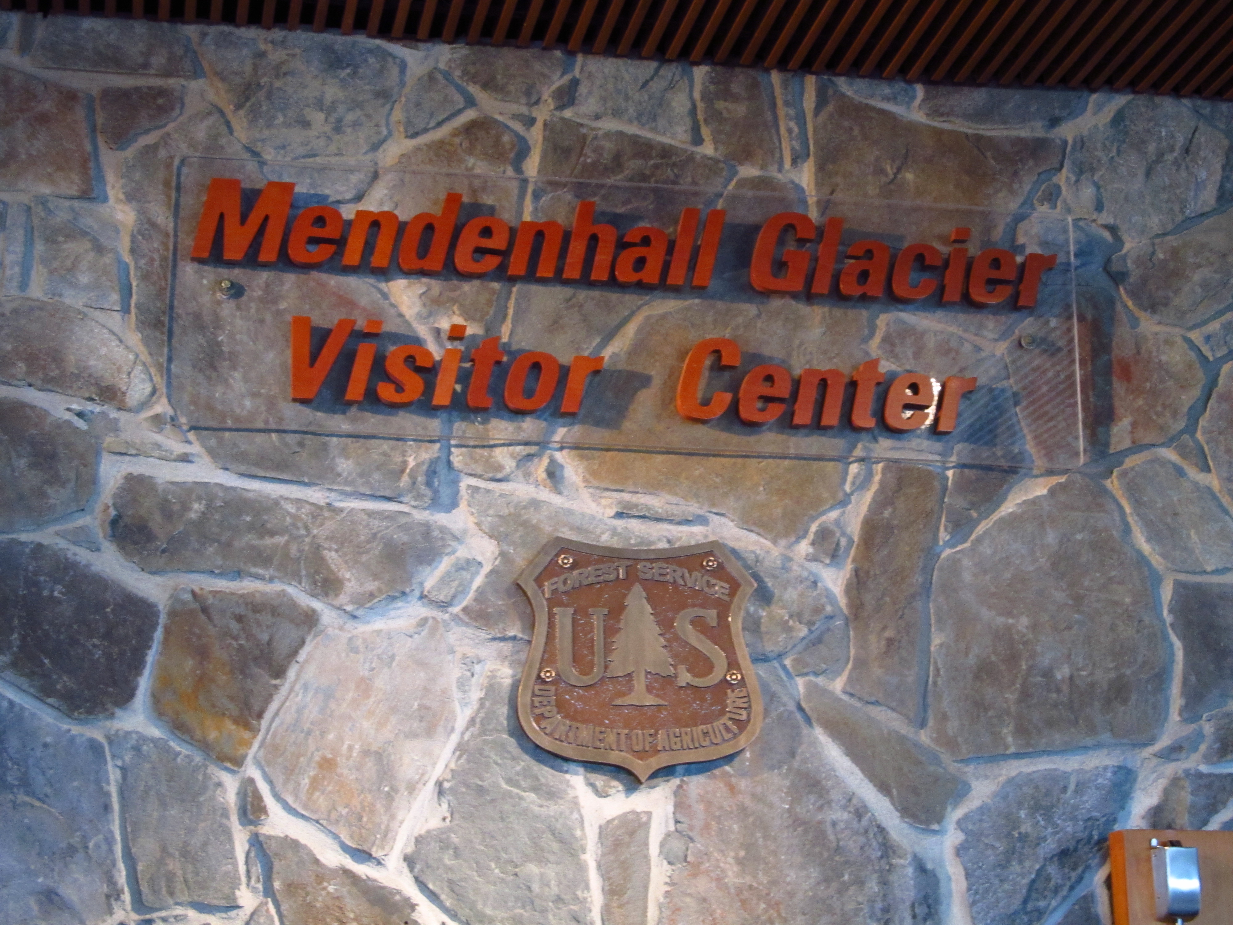 Juneau police searching for suspect in possible break-in at glacier visitor center