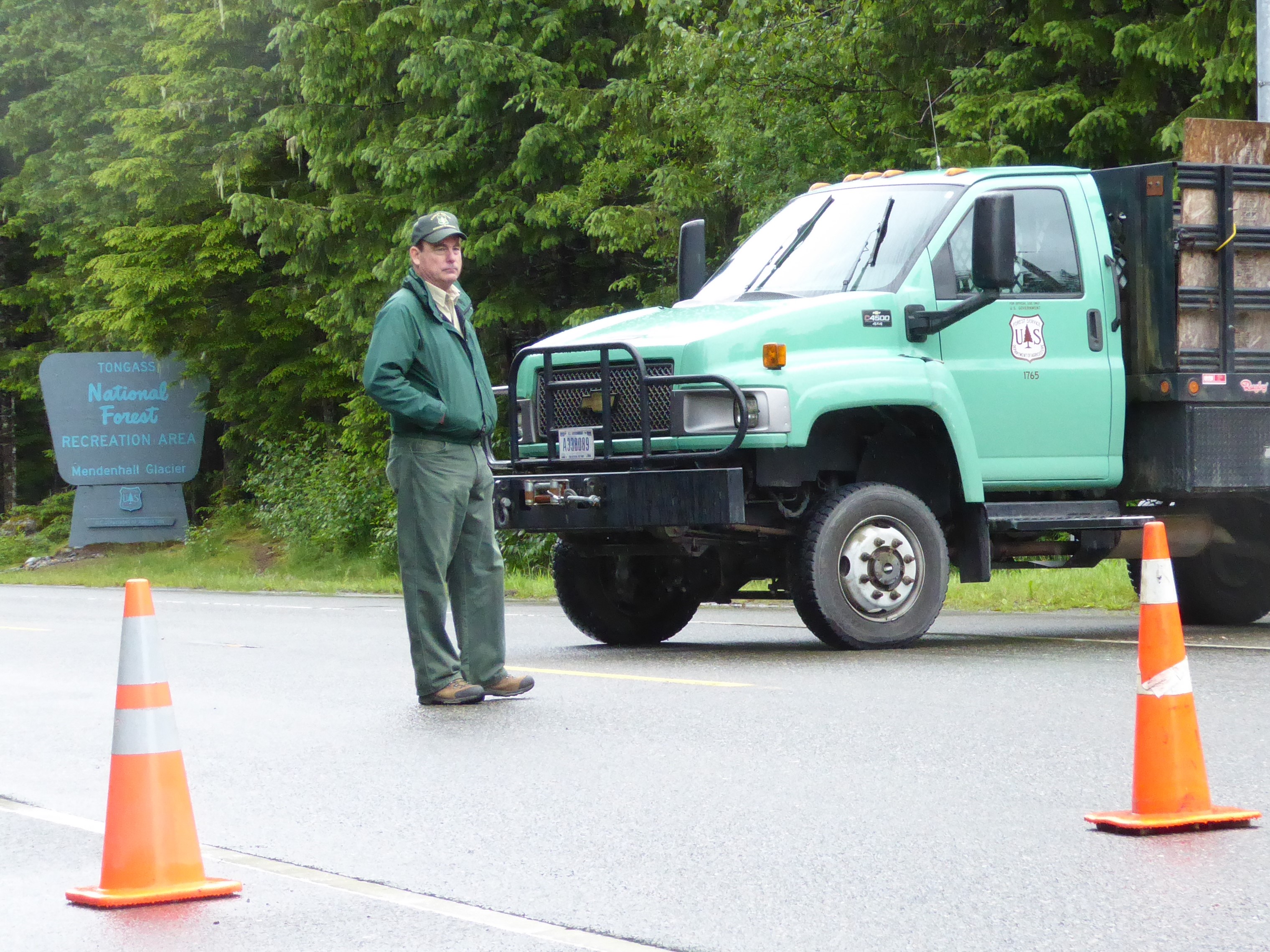 Update: Glacier visitor center reopened; police continue search for break-in suspect