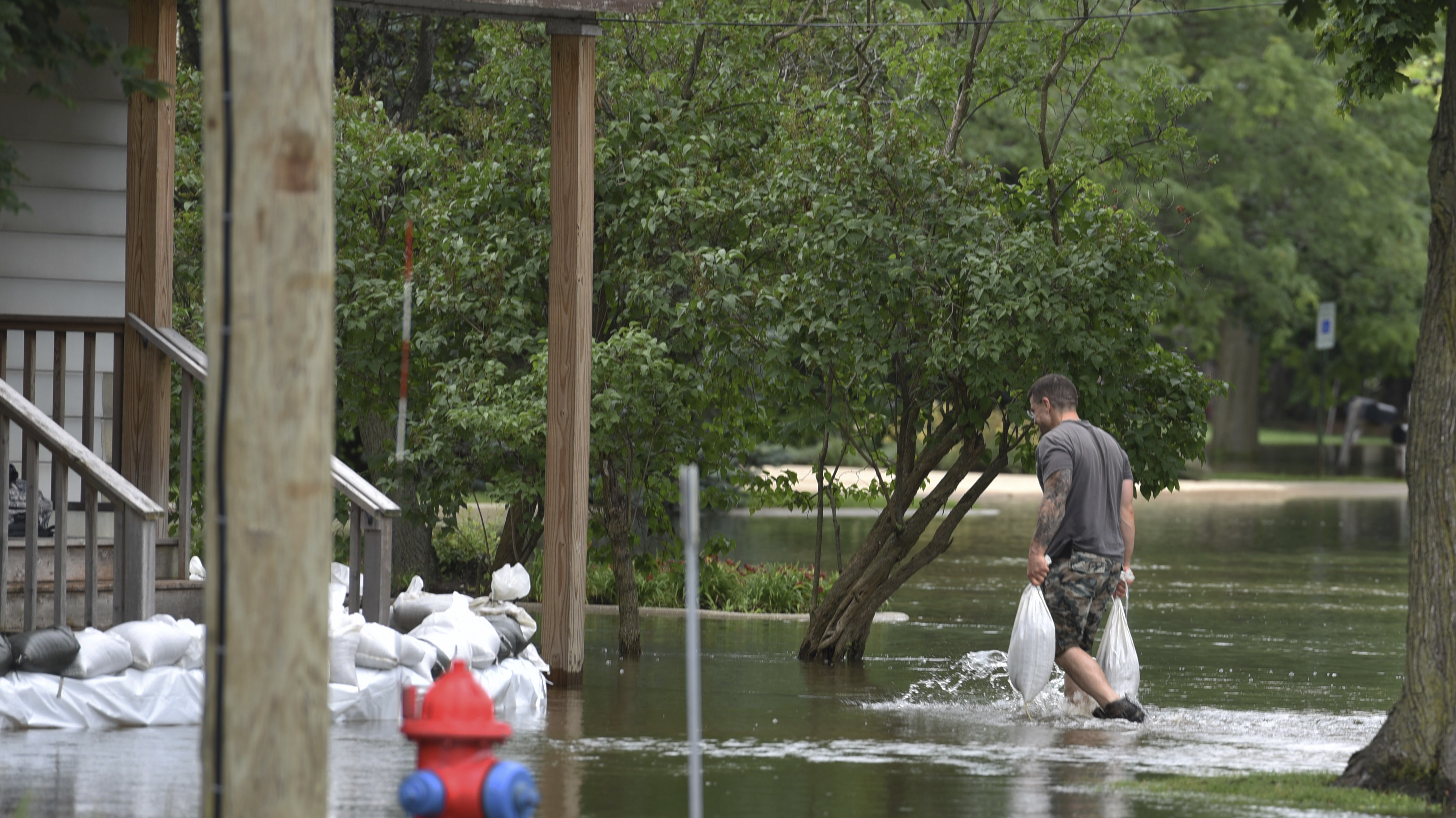 Floodwaters hit record highs in river north of Chicago