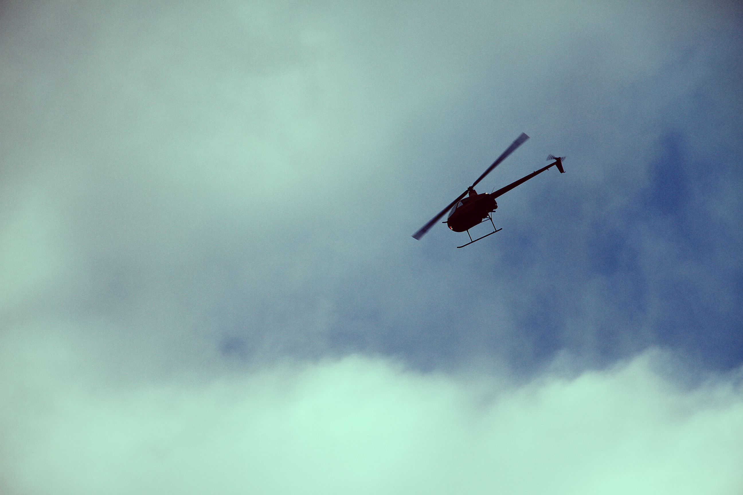 A helicopter in Alaska. (Creative Commons photo by <a href="https://www.flickr.com/photos/odoublesnap/7786466878/in/photolist-cS4FjW-WM5WKH-dNURT-7SunVp-cS4CMY-fEMsmb-cKpVzY-26fb8-53w5wv-26fdY-4Y84kQ-WHVKr7-haybq-jBreFi-nsV7Kf-d76NHh-Vz5h8H-8CMZJd-in4bgi-jP1Ue6-EdX3Bo-7zf65y-B8XWw-7SvS6G-4gNLQx-bcvxF4-nKL5F2-7H4mAJ-nufwbU-6sAxne-949nxo-cobXmw-fyRGcW-dLauC-ffqrKU-4NrgXD-Etvbr-nsV9Mw-eKR2RV-hxUtc1-4wgmqv-8qUNgn-8nzrXh-qcoKTW-nufvYj-cX1ucW-hUgXMq-hHsijZ-a9pkFQ-8Snkfc">Kevin Duffy/Flickr Creative Commons</a>)