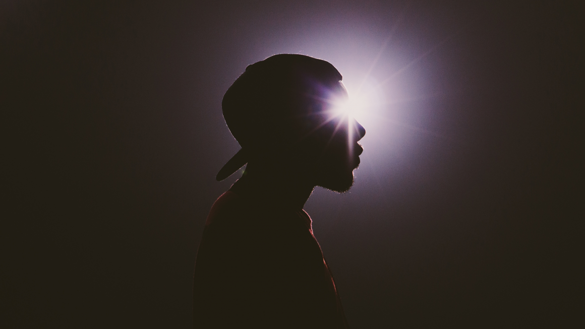 Consumer silhouette; Word of mouth changes to word of eye