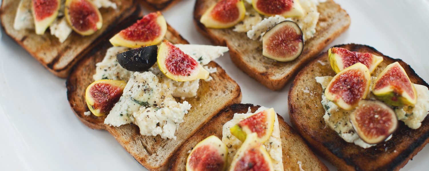 Fig and blue cheese tartines web