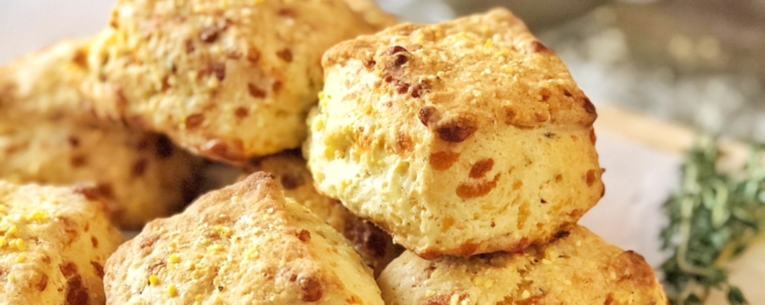 Cornmeal biscuits with cheddar thyme web