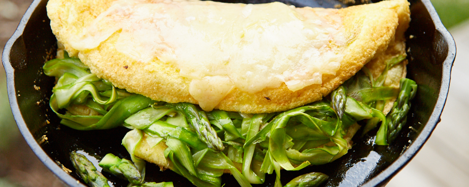 Puffy Omelet With Asparagus & Gruyère