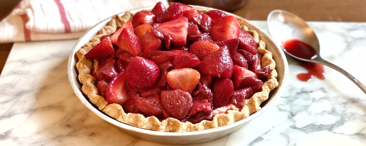 Roasted strawberry pie horizontal