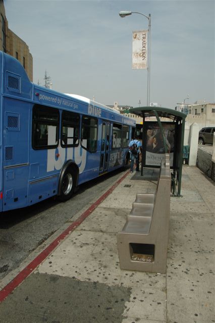 Bus Benches Parada de autobús en donde aún hay bancas para que el público espero la llega del camión. (Foto JOsé Ubaldo/Metro).