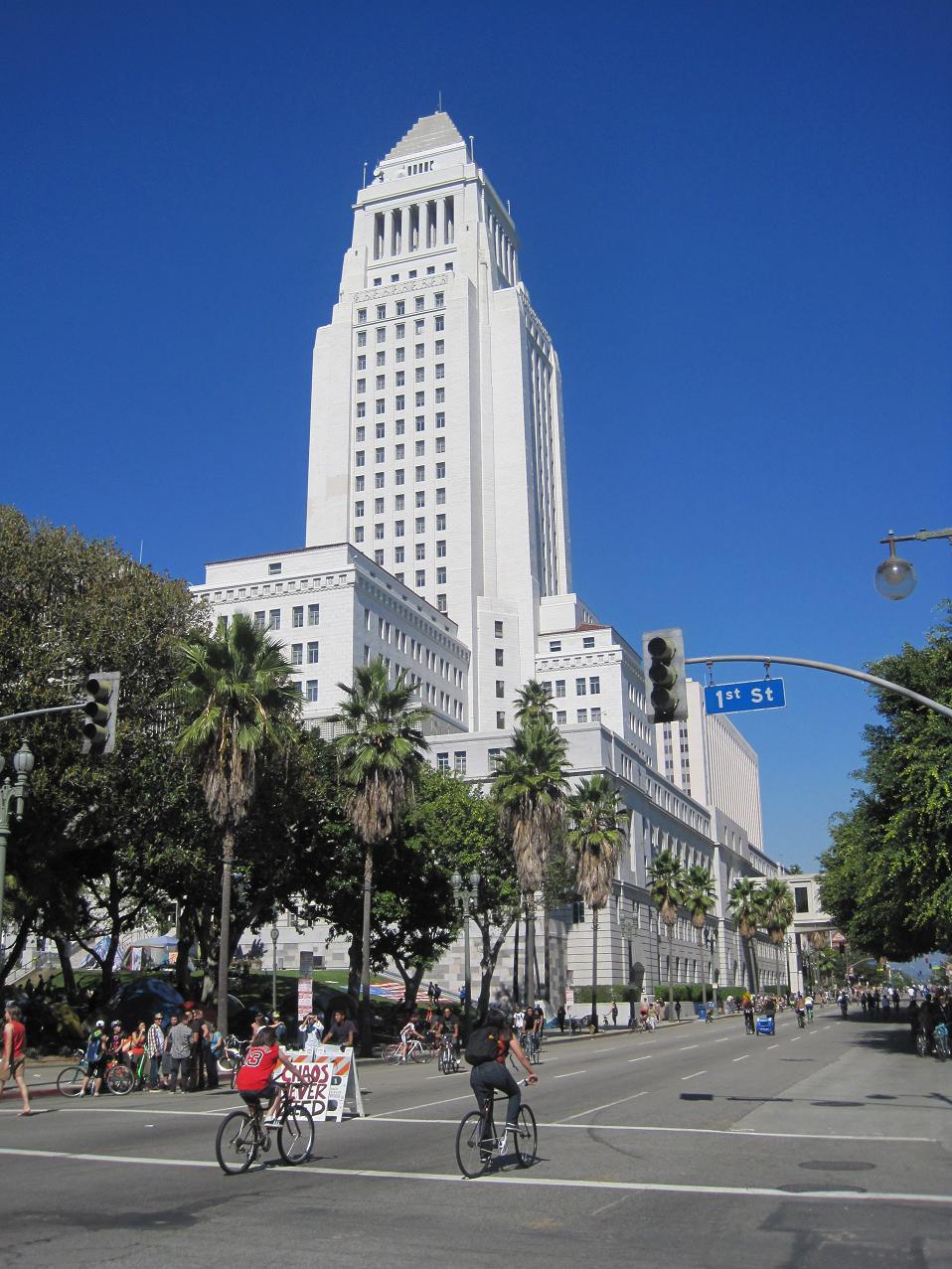 CicLAvia 10-9-11 170 Un día hermoso, soleado y sin mucho calor dio la bienvenida a los ciclistas en el centro de Los Angeles.